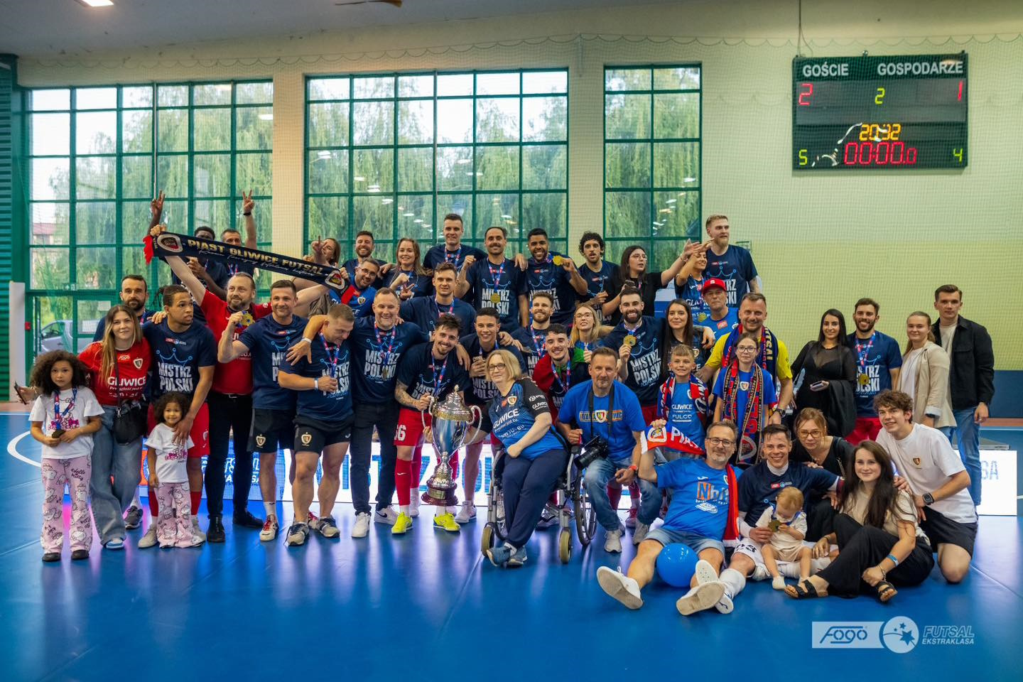 Fot. Fogo Futsal Ekstraklasa/Facebook Drużyna Piasta Gliwice Futsal z pucharem