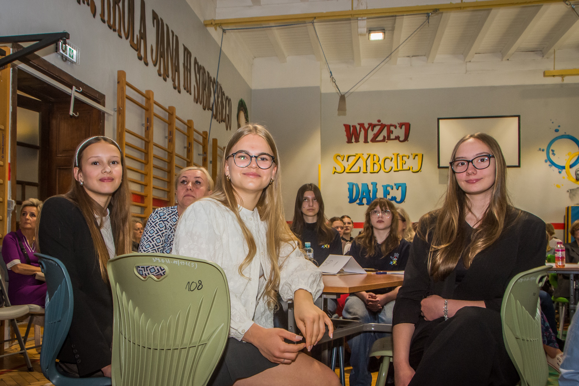 Z. Daniec/UM w Gliwicach Uczniowie przy stołach