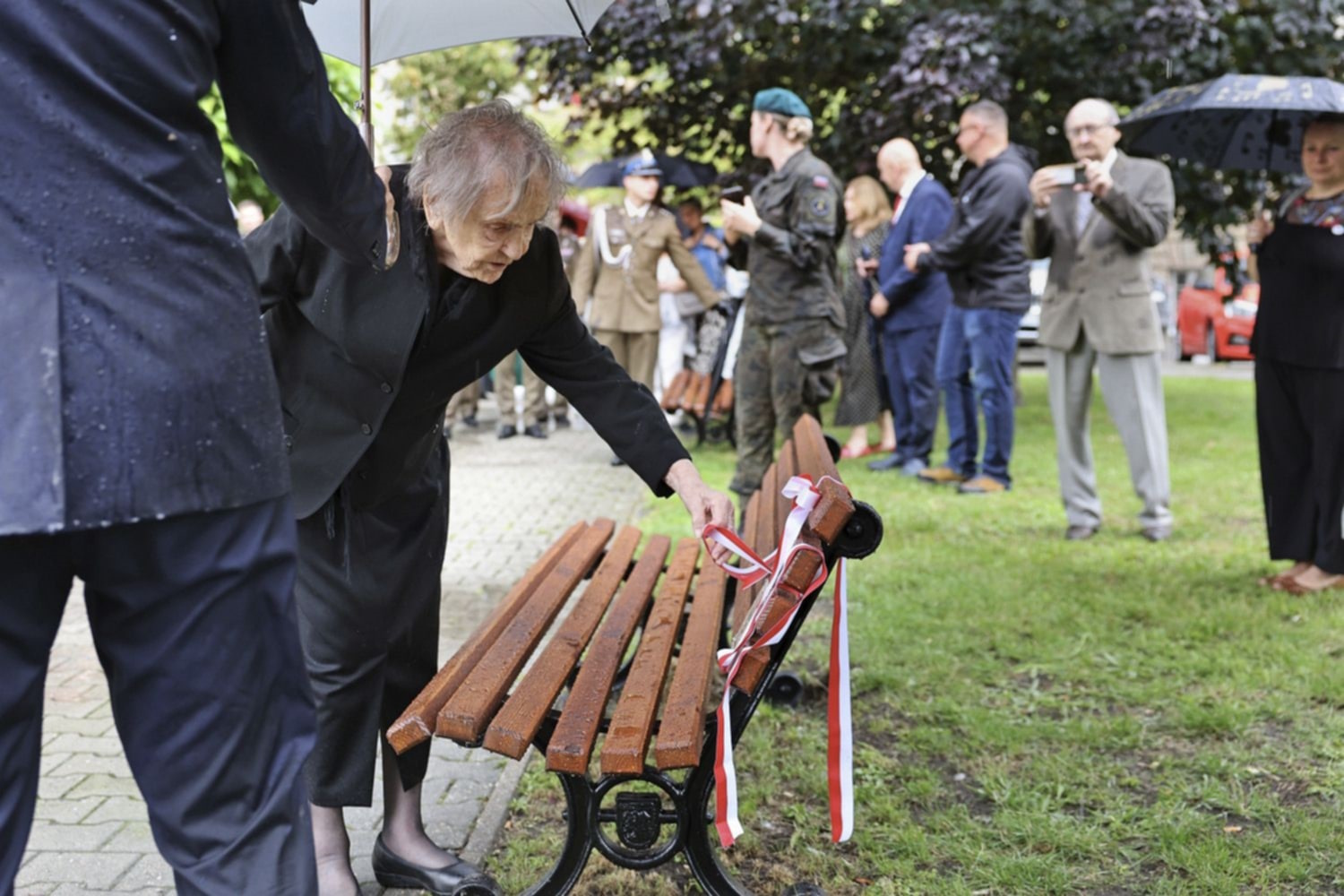 Fot. D. Nita-Garbiec/UM w Gliwicach Moment odsłonięcia ławki