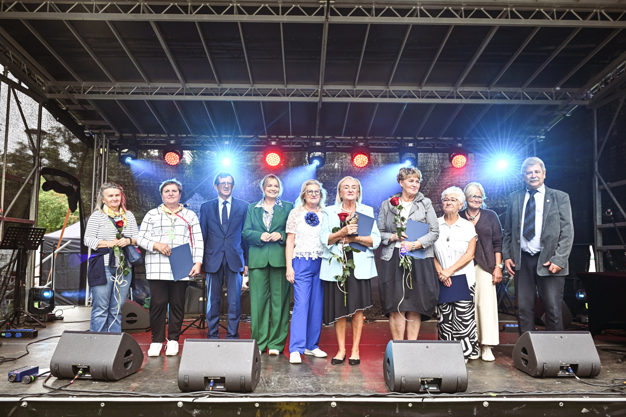 Prezydent Gliwic pogratulowała zwyciężczyniom konkursu "Przyjaciel Gliwickich Seniorów". Fot. M.Buksa/UM Gliwice Ludzie na scenie