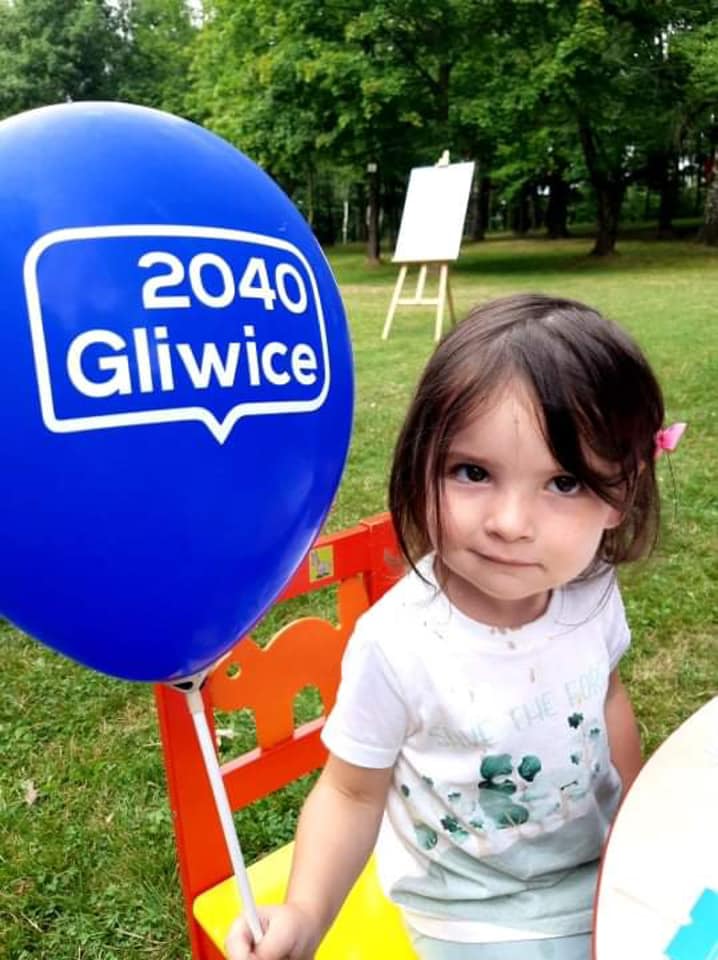 dziewczynka z balonikiem Gliwice2040