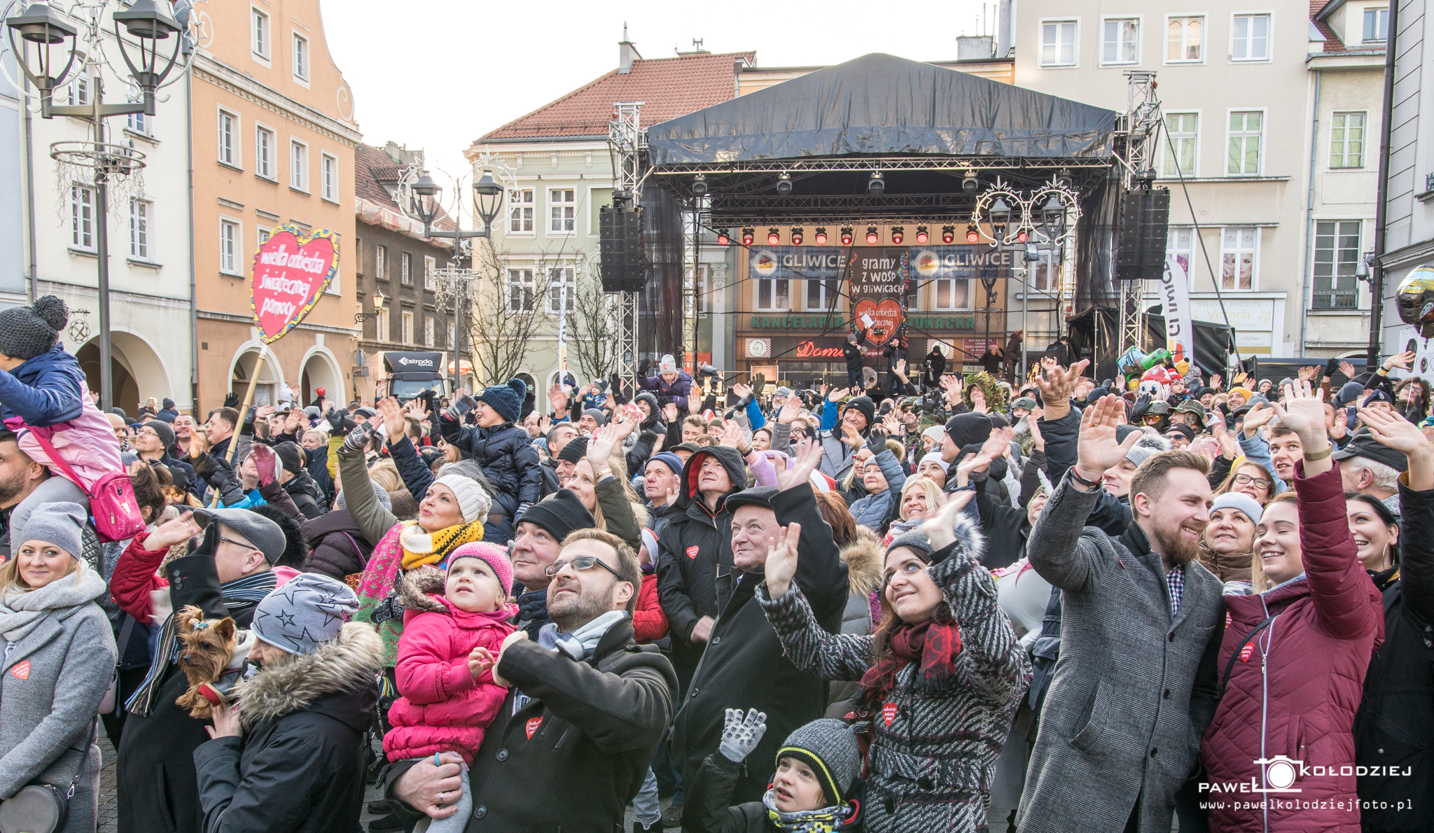 podczas pozowanie do zdjęcia z drona