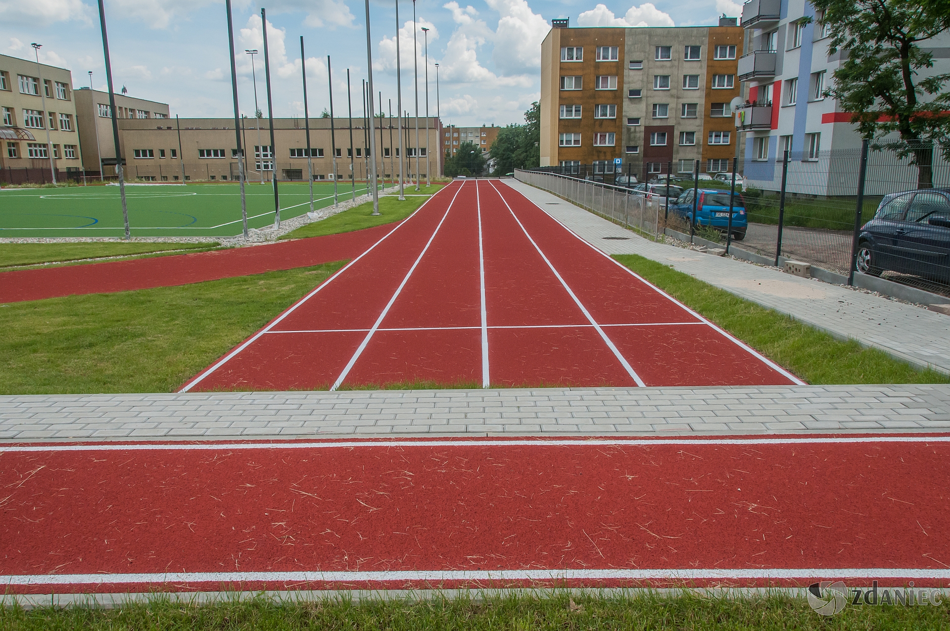 Modernizacja boisk oraz budowa placu zabawa oraz siłowni "pod chmurką" przy ZSO nr 4 (Szobiszowice)