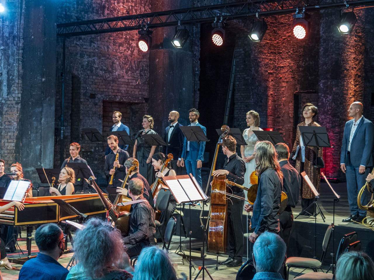 koncert w ruinach