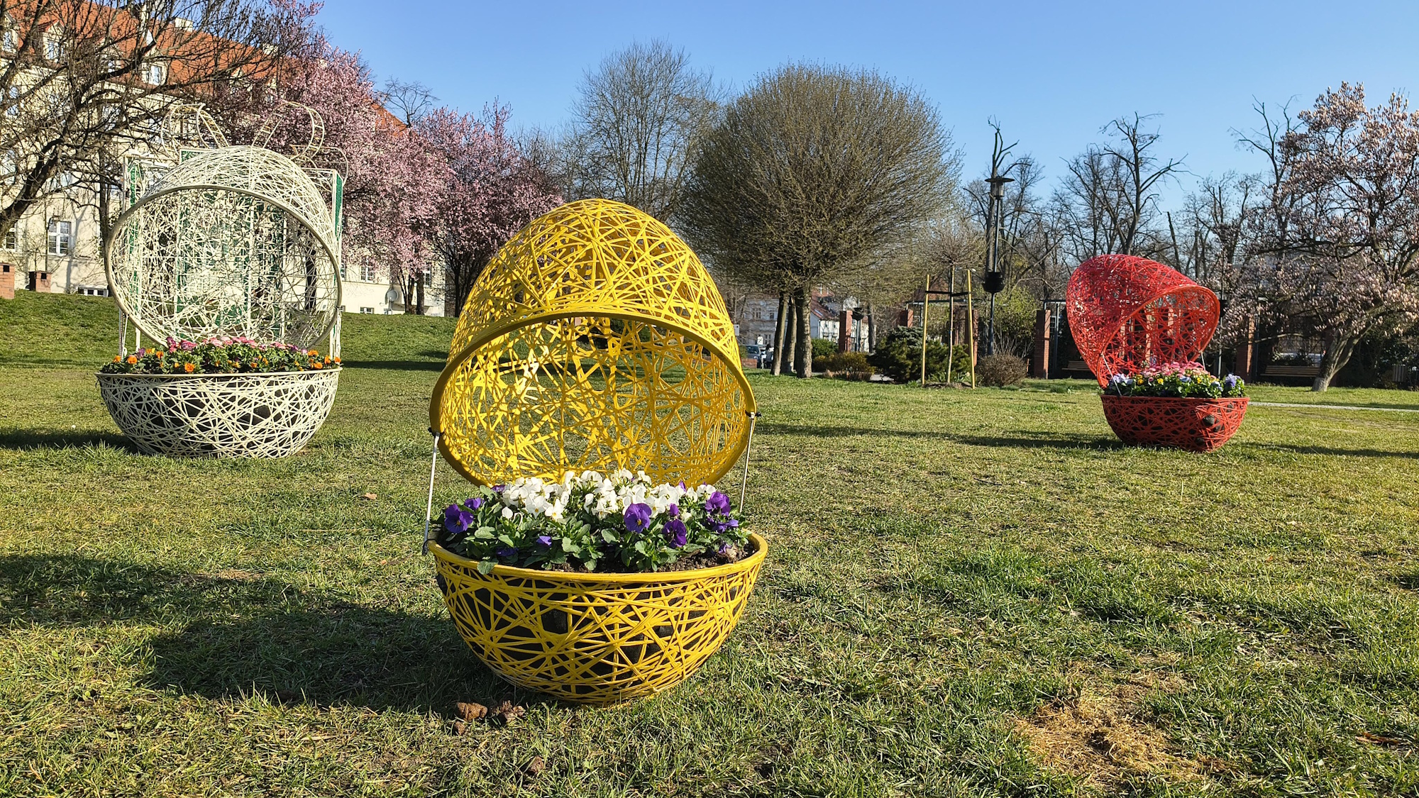 trzy kwietniki pisanki