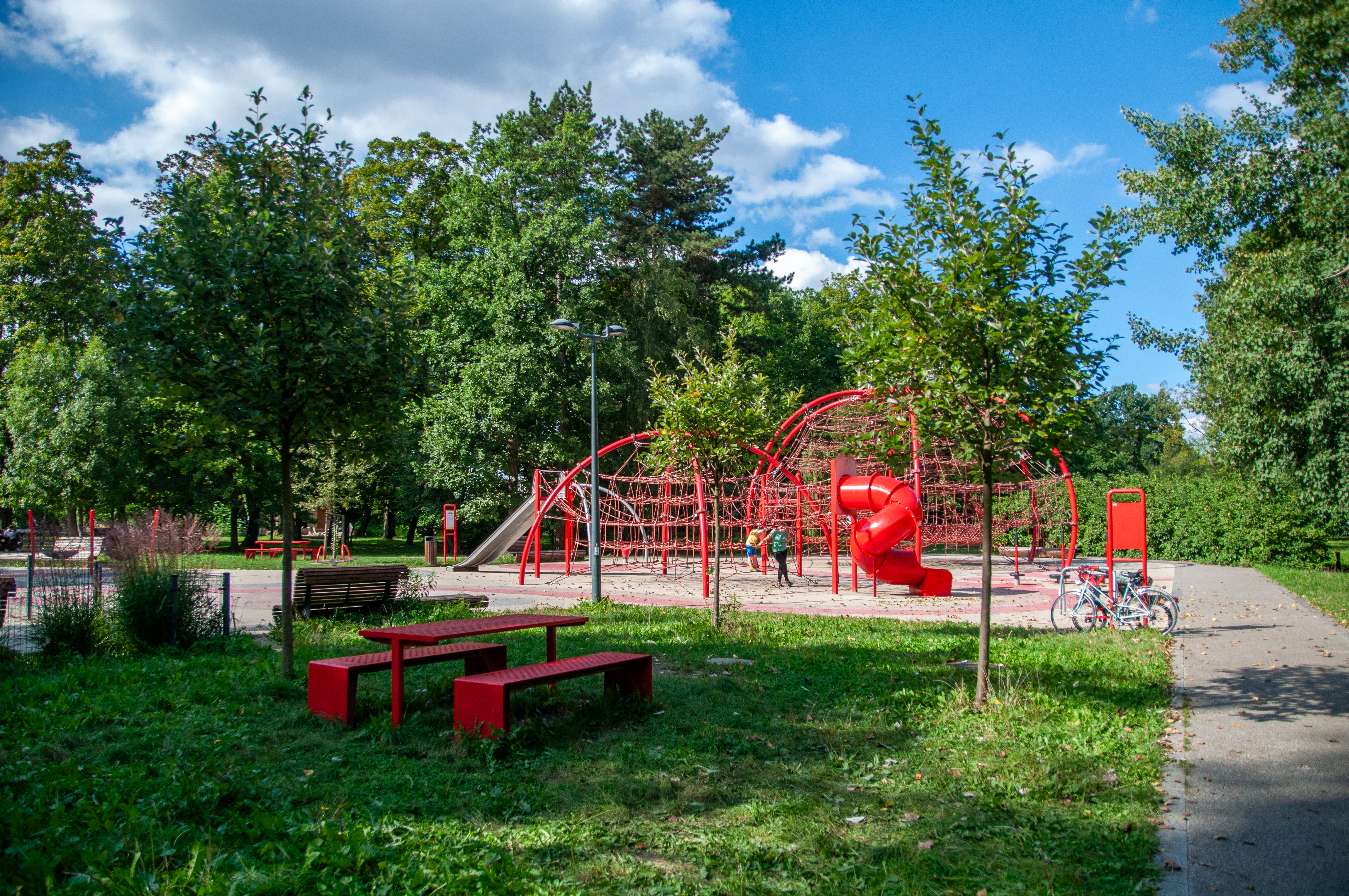 plac zabaw w parchu Chrobrego. Fot. M.Kołton/UM Gliwice linarium na placu zabaw w parku Chrobrego