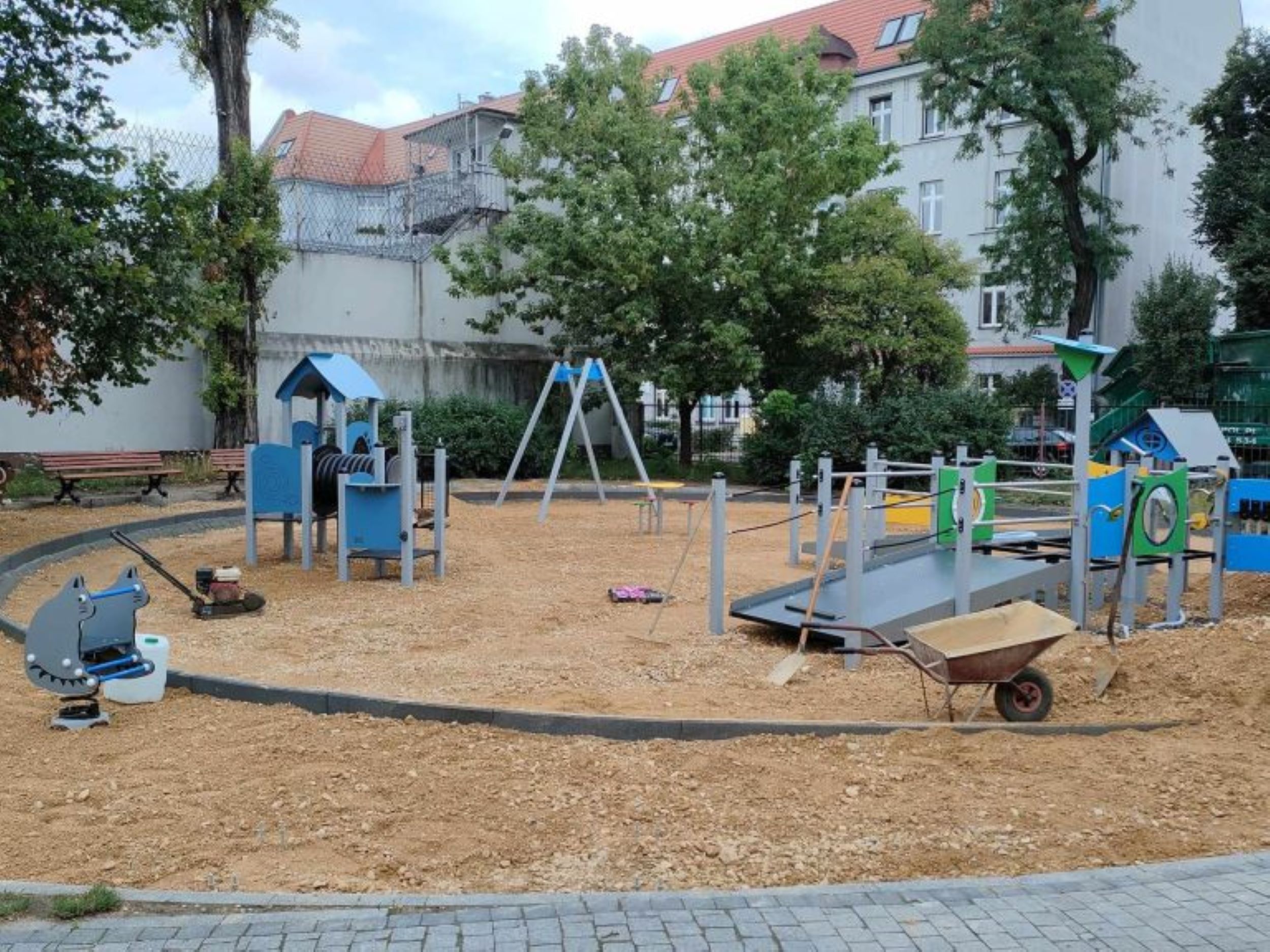 Fot. materiały MZUK urządzenia na placu zabaw