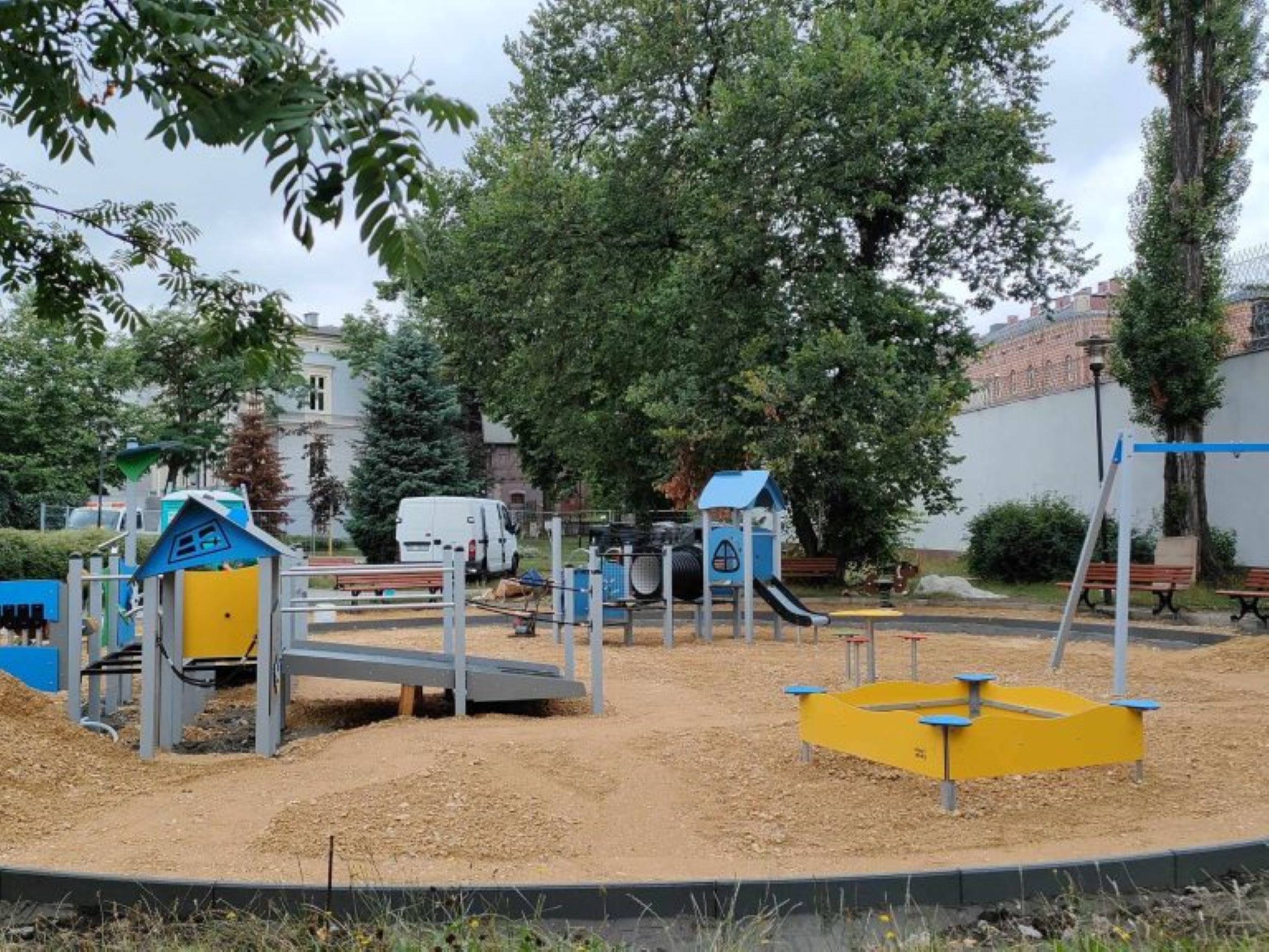 Fot. materiały MZUK urządzenia na placu zabaw