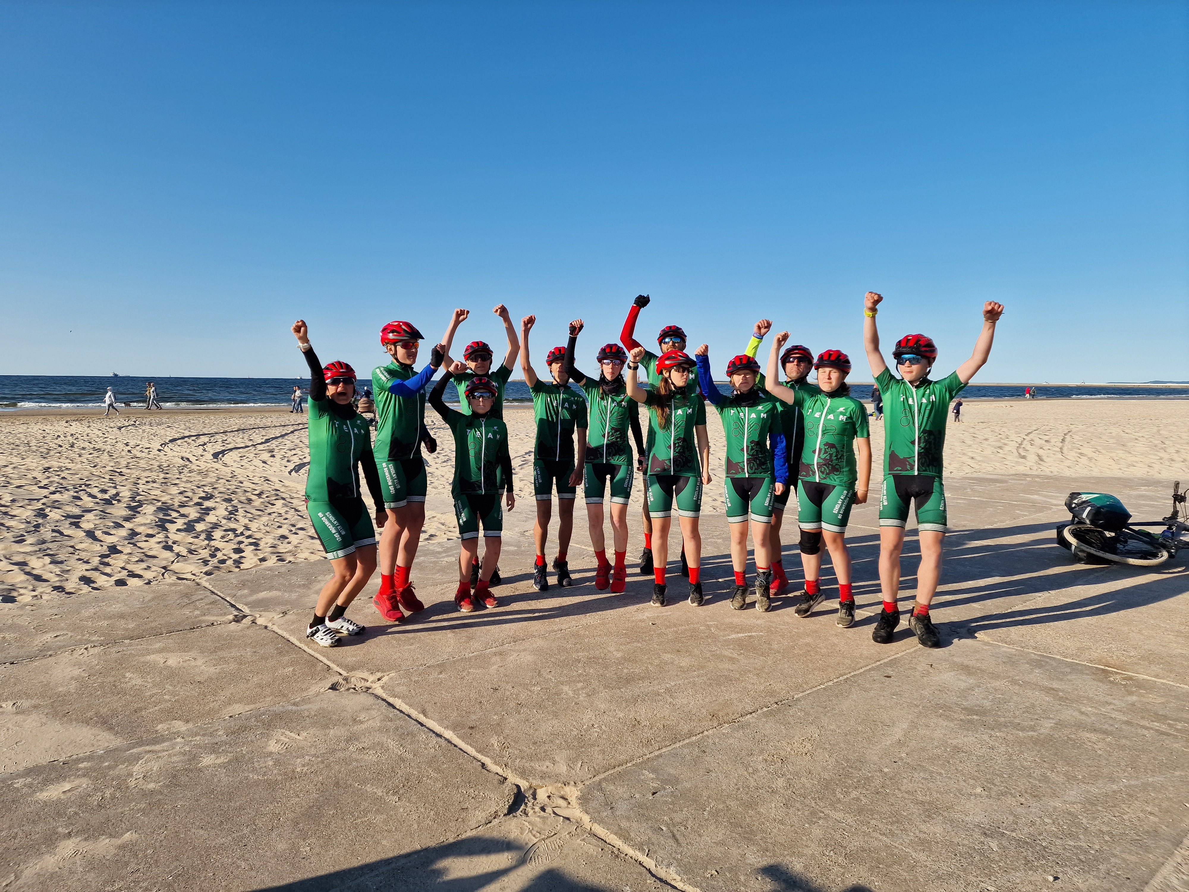 Wolontariusze na plaży w Świnoujściu