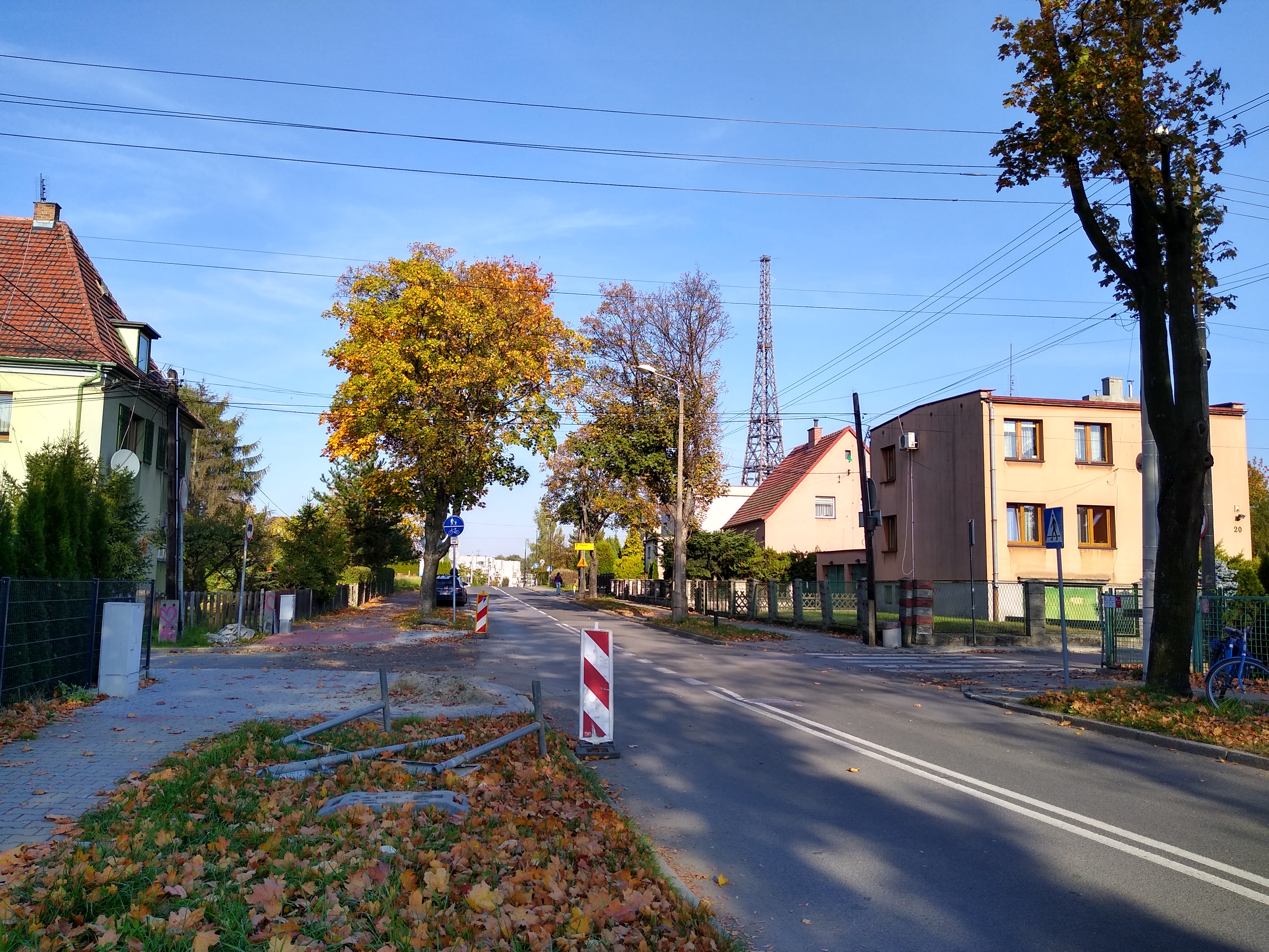 Skrzyżowanie ul. Lublinieckiej i Michałowskiego. Powstanie tam wyniesione skrzyżowanie, które spowolni ruch i zwiększy bezpieczeństwo. Fot. M.Foltyn/UM Gliwice ul. Lubliniecka