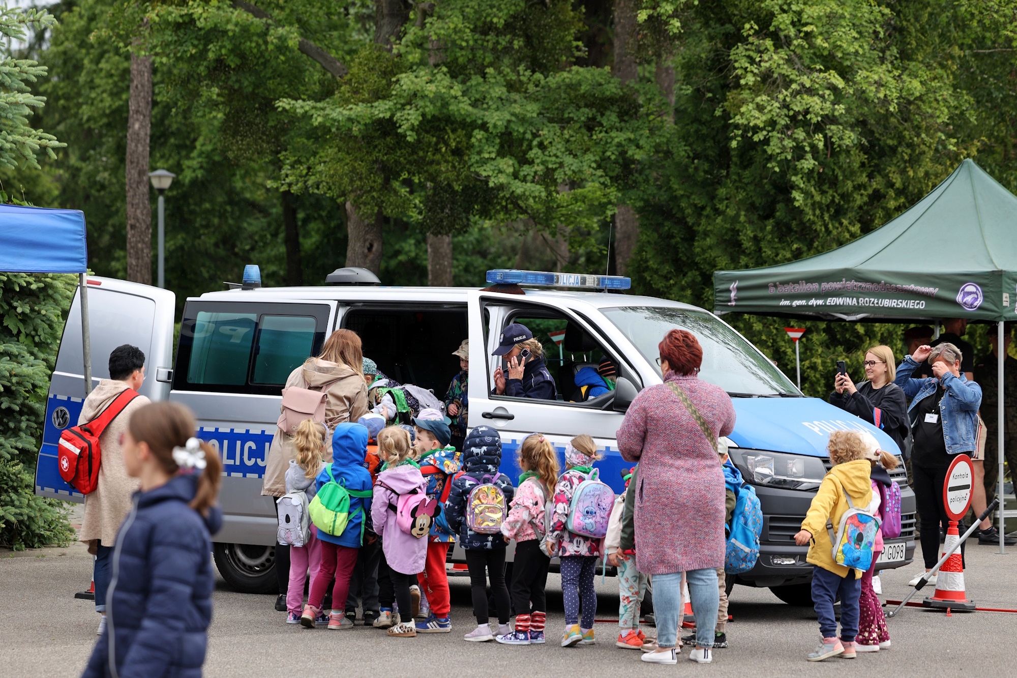 Fot. D.Nita-Garbiec/UM Gliwice dzieci w jednostce wojskowej