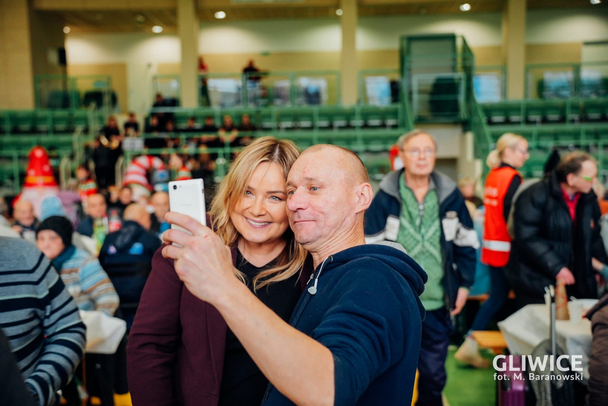 Fot. M. Baranowski/ UM Gliwice Prezydent Gliwic robiąca sobie zdjęcie z jednym z gości