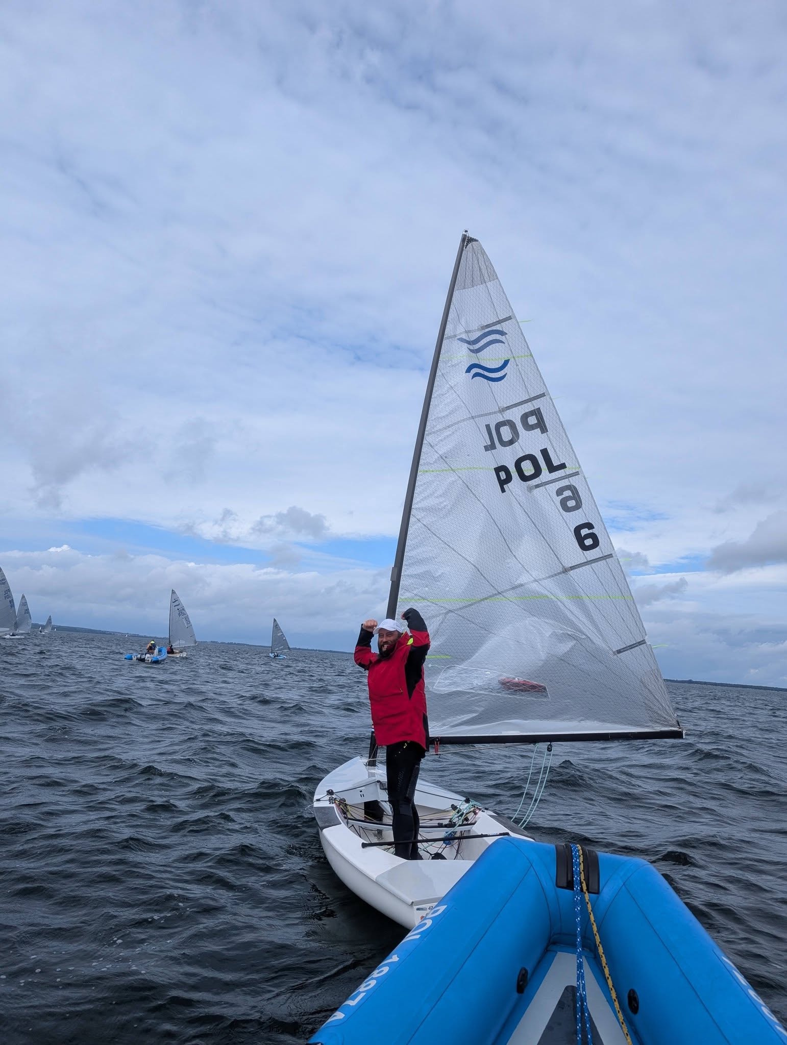 Bartosz Szydłowski na łodzi