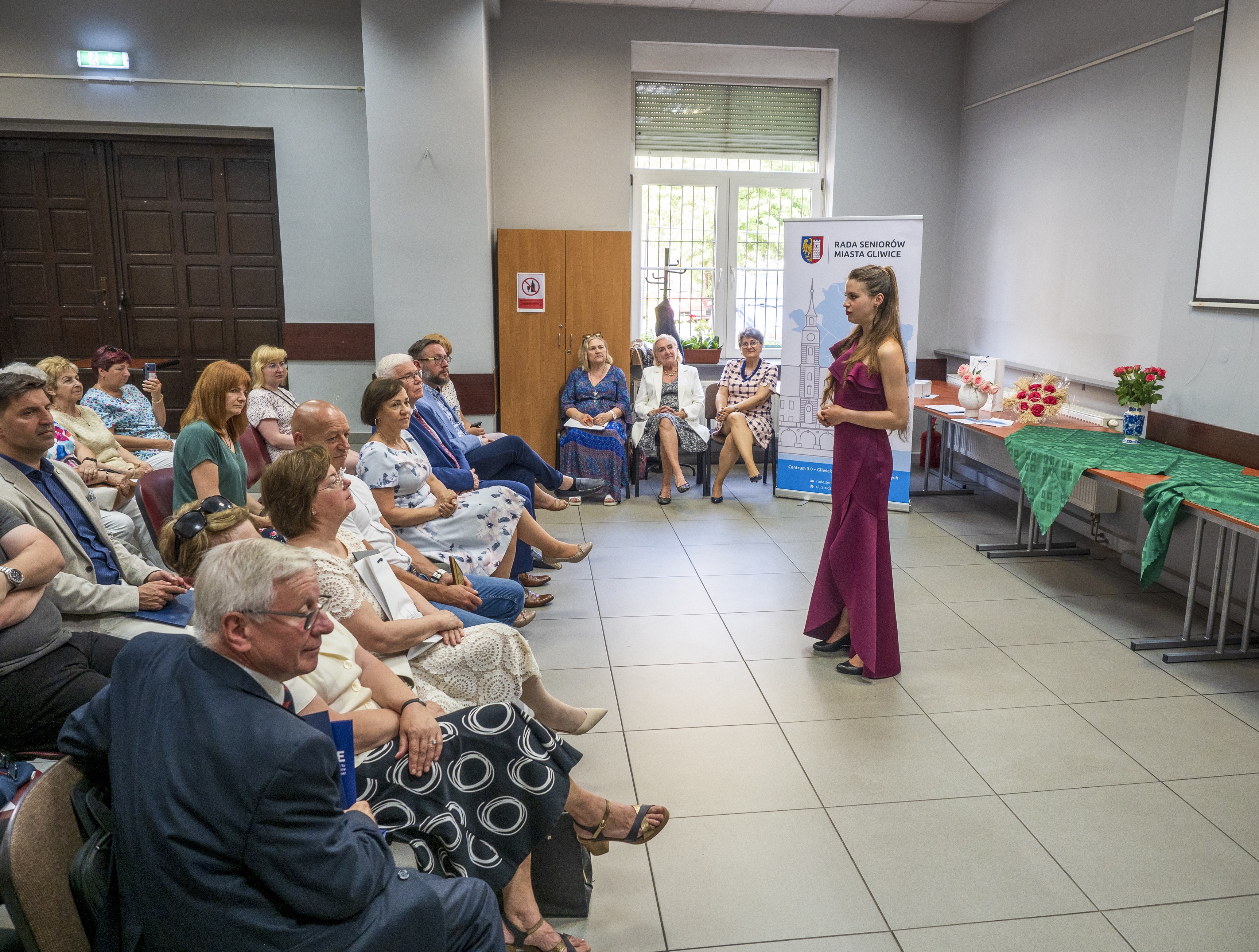 Występ wokalistki Państwowej Szkoły Muzycznej I i II stopnia im. Ludomira Różyckiego w Gliwicach