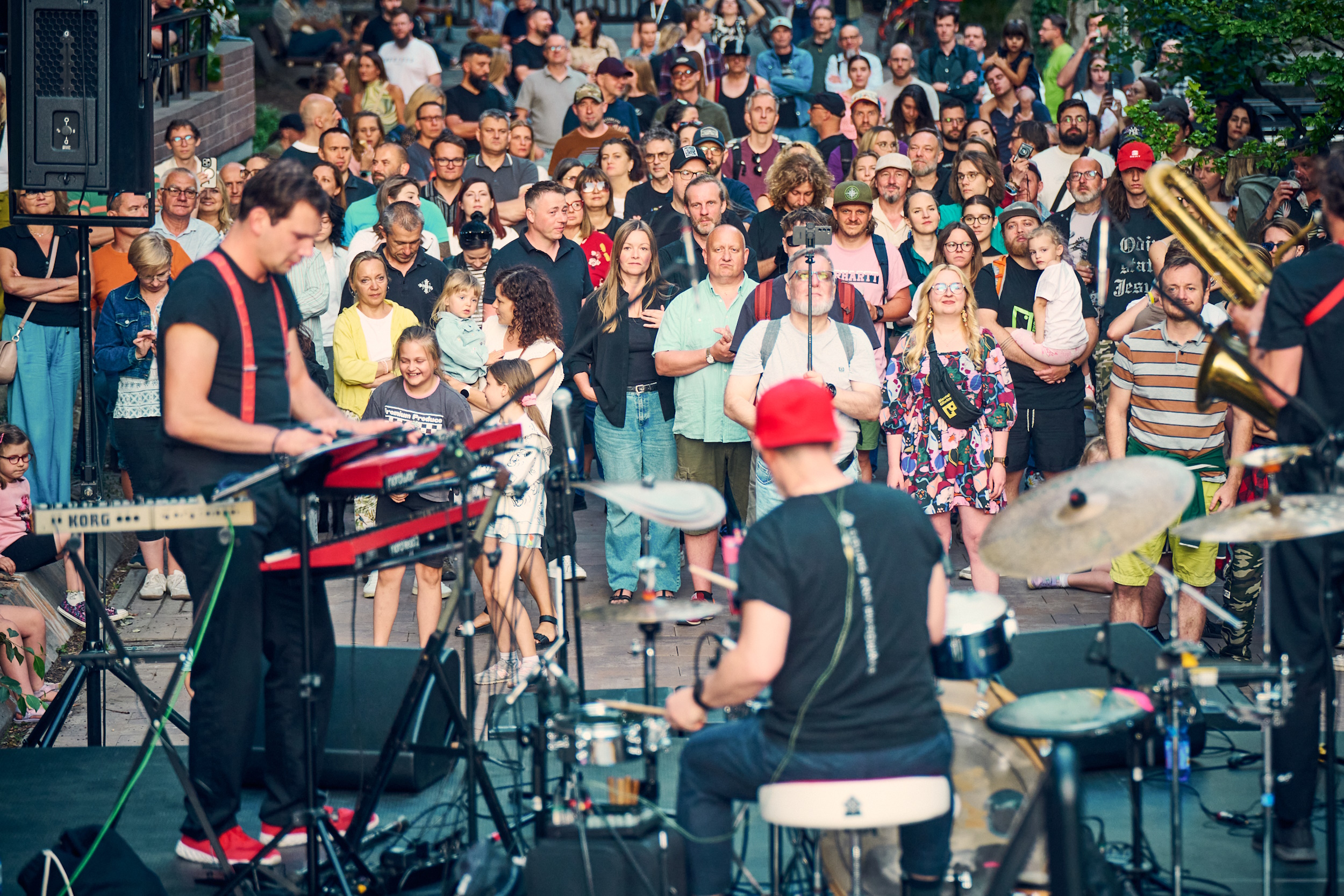Koncert zespołu Głupi Komputer na alei Przyjaźni