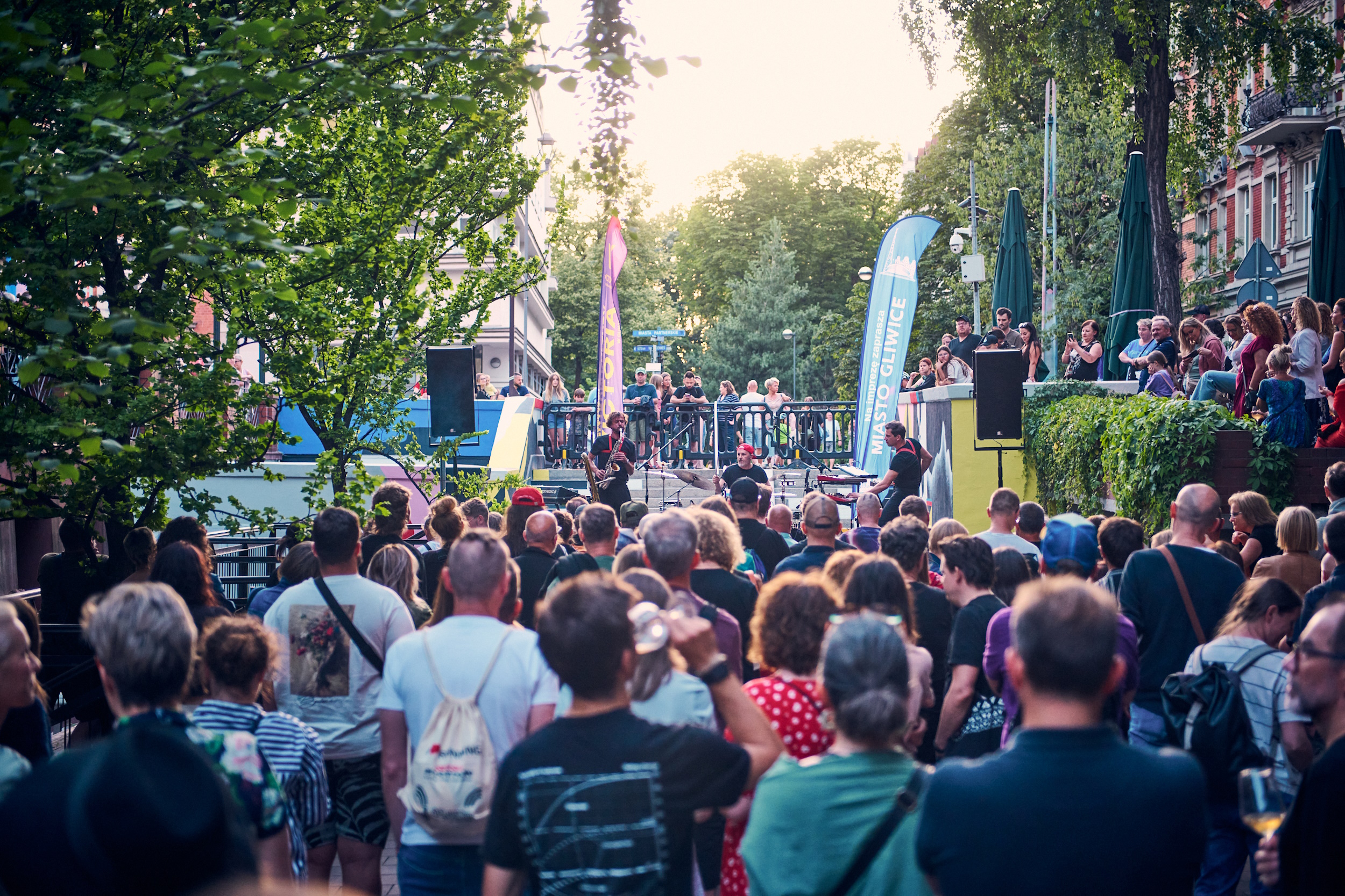 Koncert zespołu Głupi Komputer na alei Przyjaźni