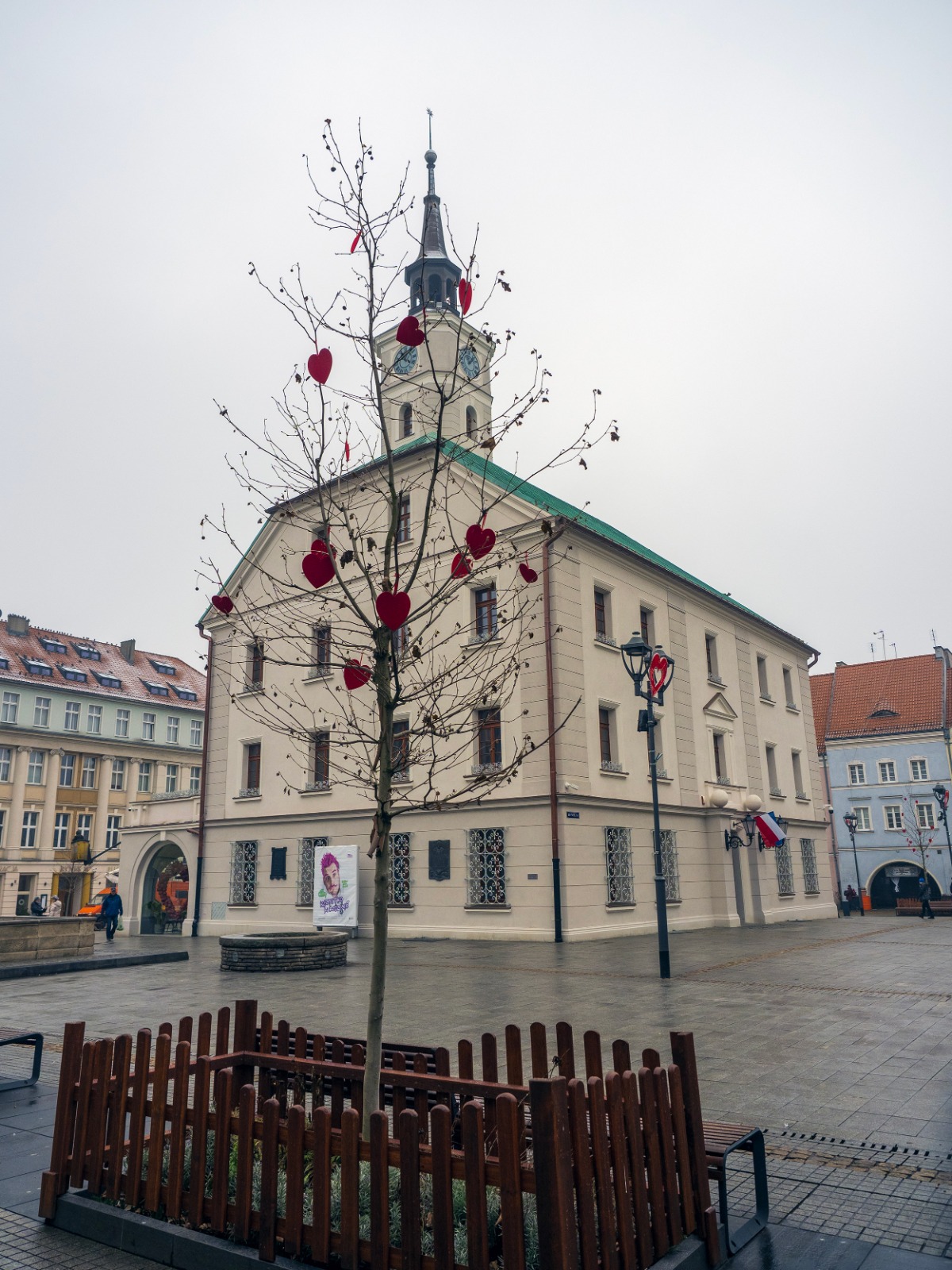 Rynek w walentynkowych dekoracjach