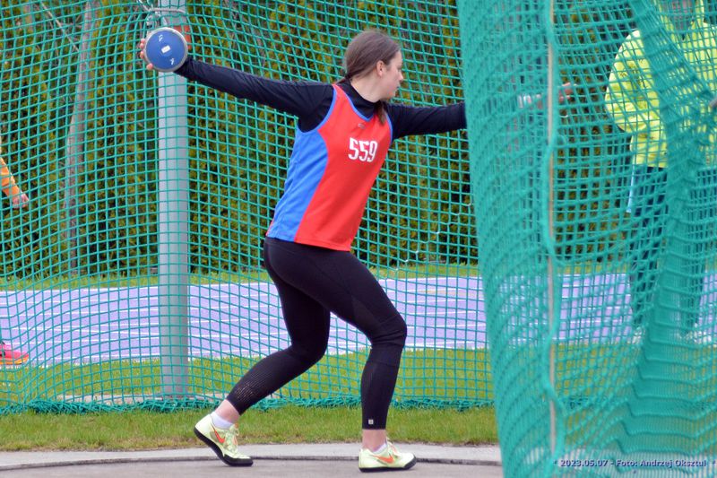 Maja Barteczko z GKS Piast Gliwice pchająca kulą