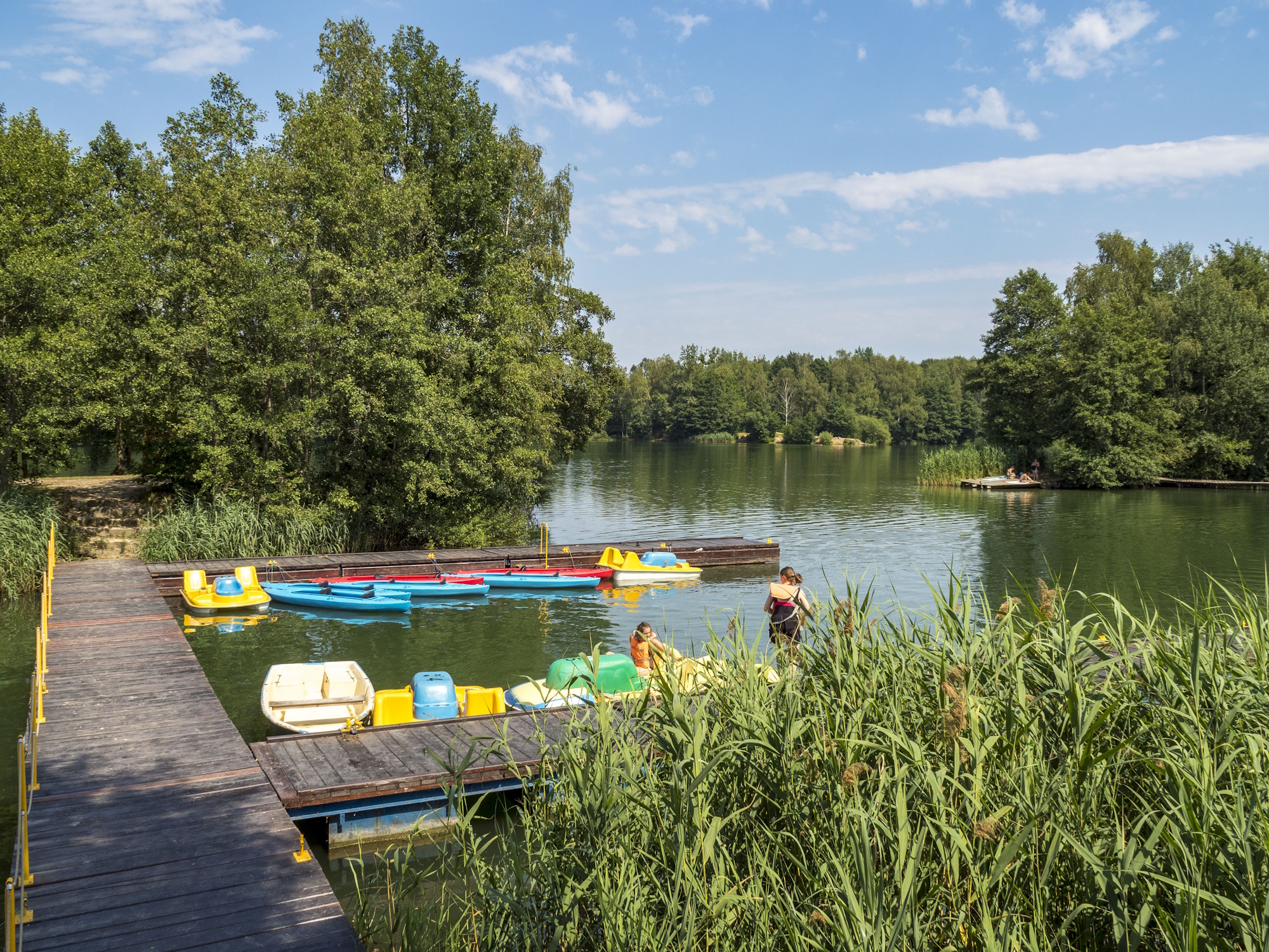Fot. G.Ożga/UM Gliwice łódki przy pomoście, w tataraki