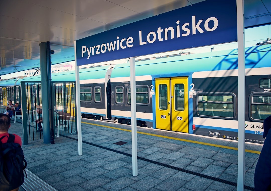 fot. M. Buksa Zdjęcie peronu z napisem Pyrzowice
