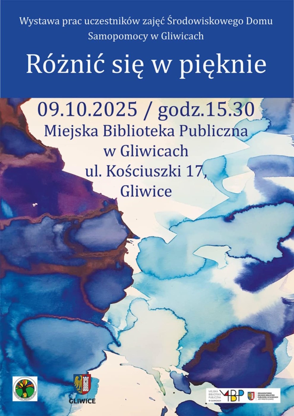 Plakat wystawy, w tle abstrakcyjne niebiesko-fioletowe plamy