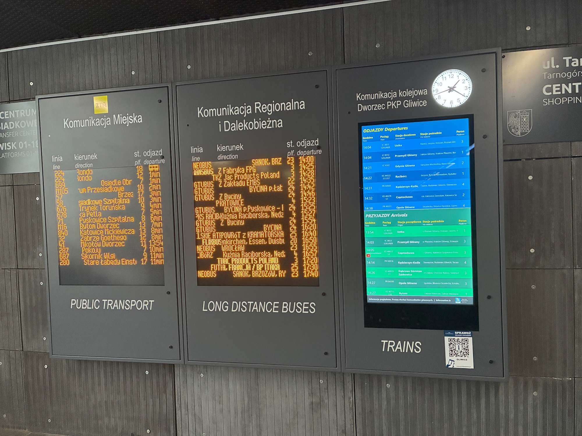 W gliwickim Centrum Przesiadkowym trwają długo oczekiwane testy tablic informacji pasażerskiej