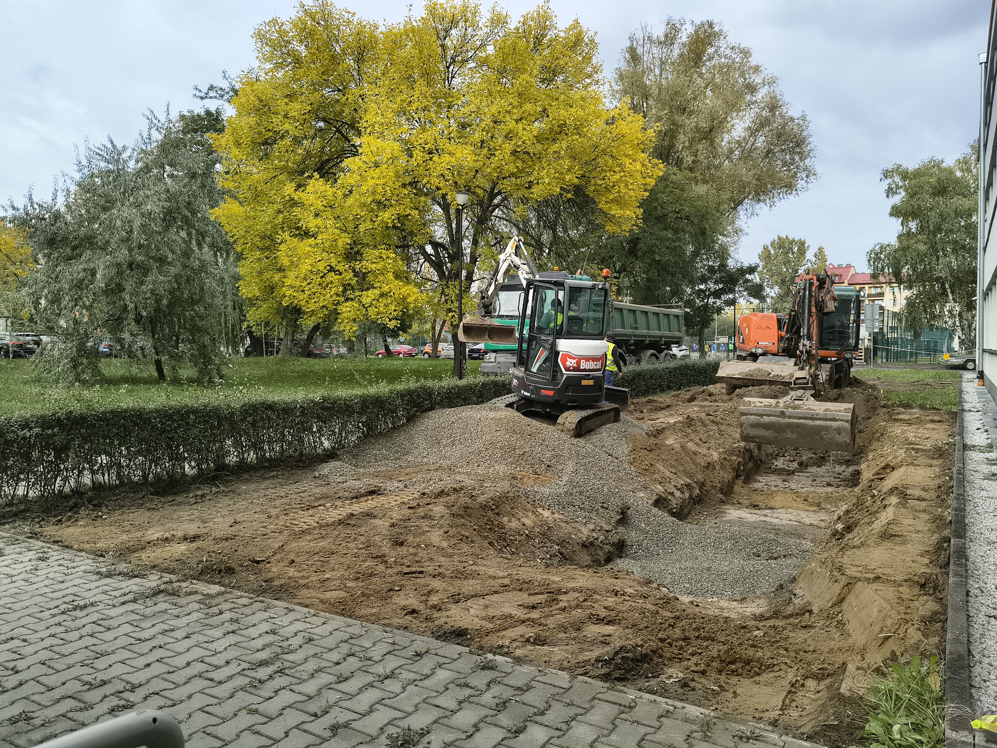 Łapiemy deszcz przy ul. Jasnej. Ruszyły prace przy budowie drugiego ogrodu deszczowego 