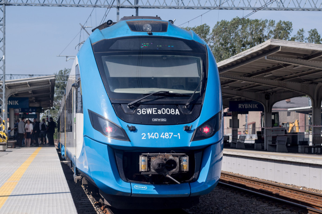 Pociąg KŚ na stacji Rybnik