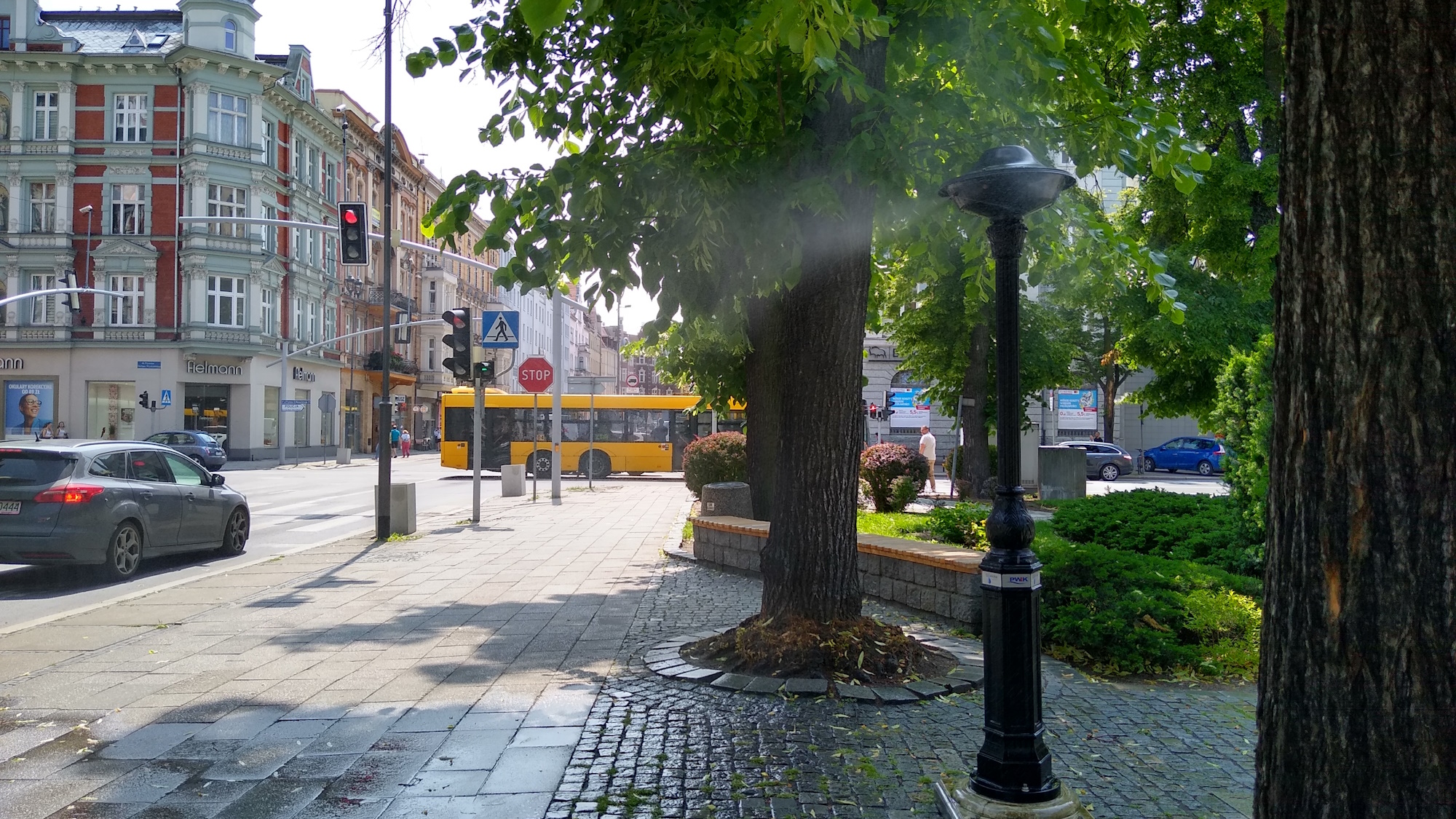 Dobra wiadomość dla pasażerów – przystanek A4 wraca na dawne miejsce przy Urzędzie Miejskim 
