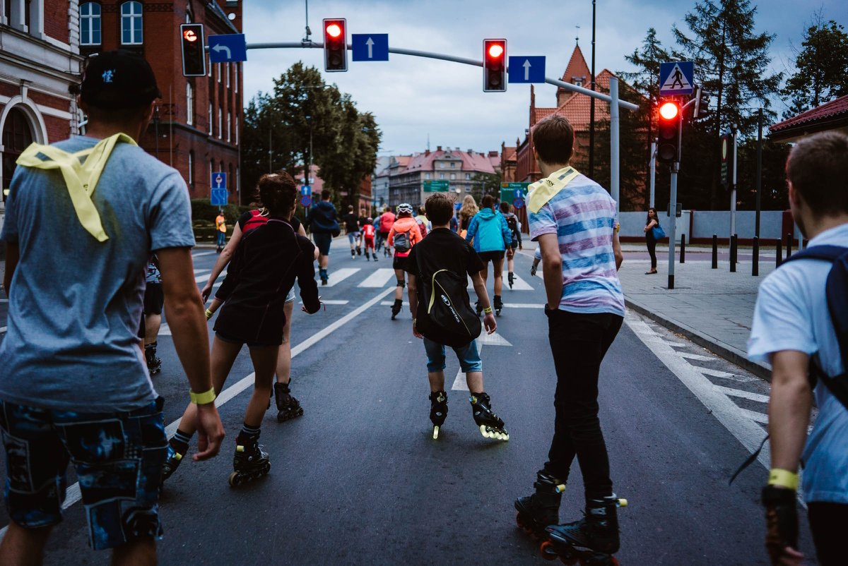 Rolkarze jadący ul. Wrocławską