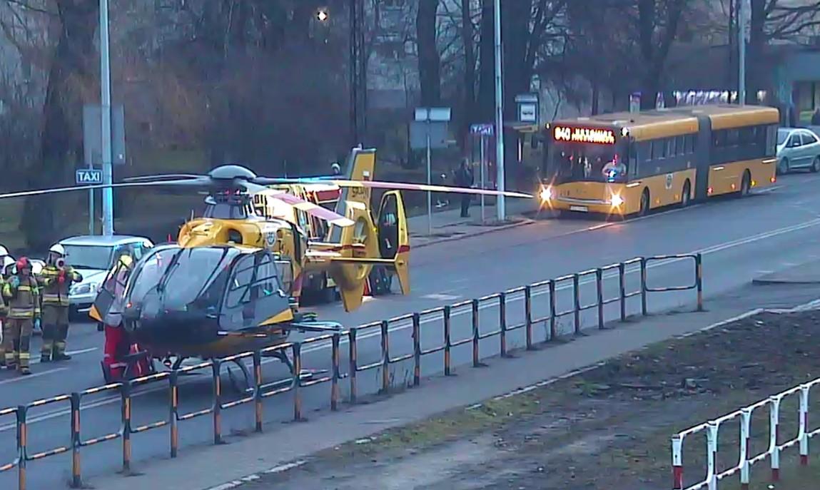 autobus i helikopter na jezdni