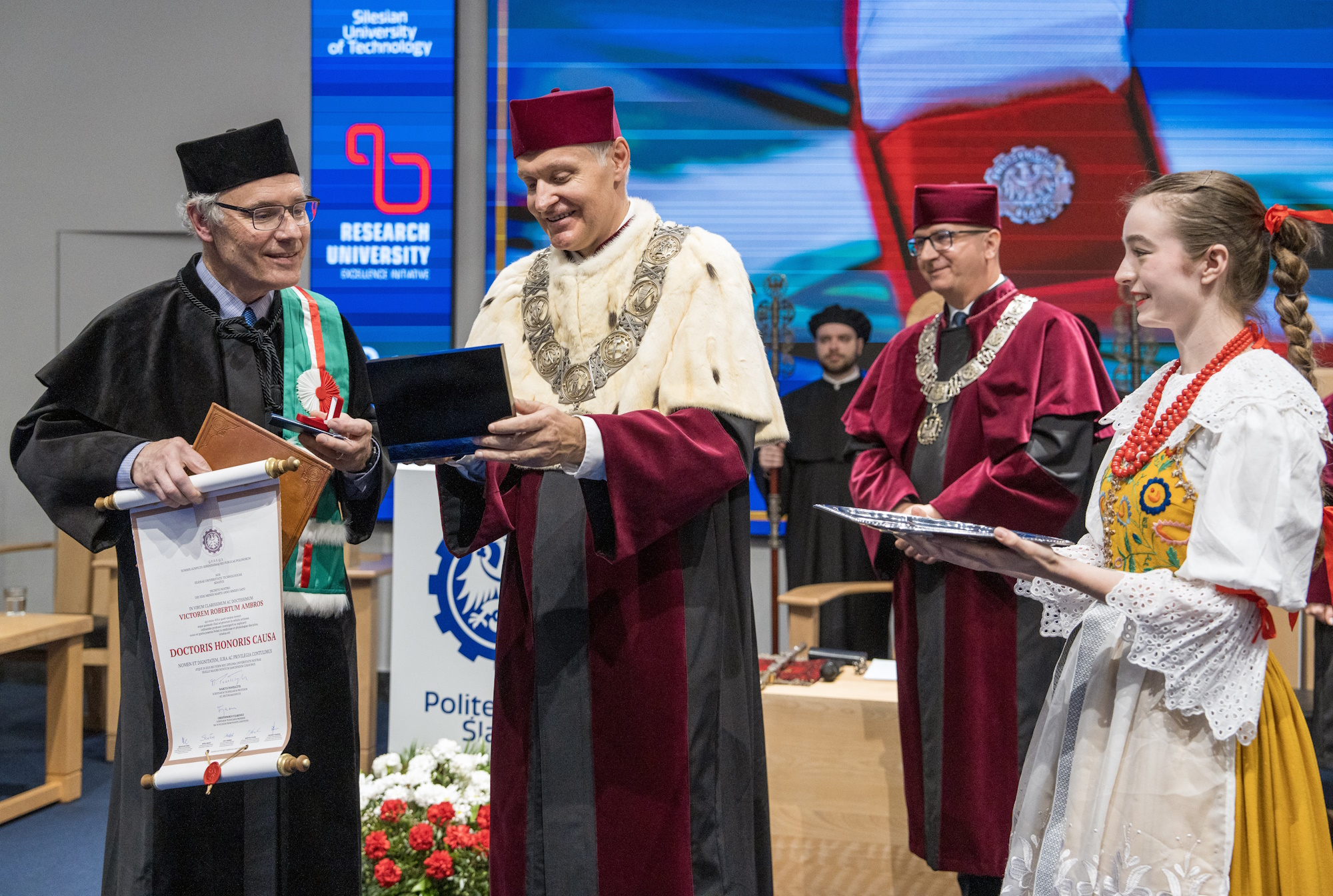 Vivat Academia, vivat Professor Ambros! 