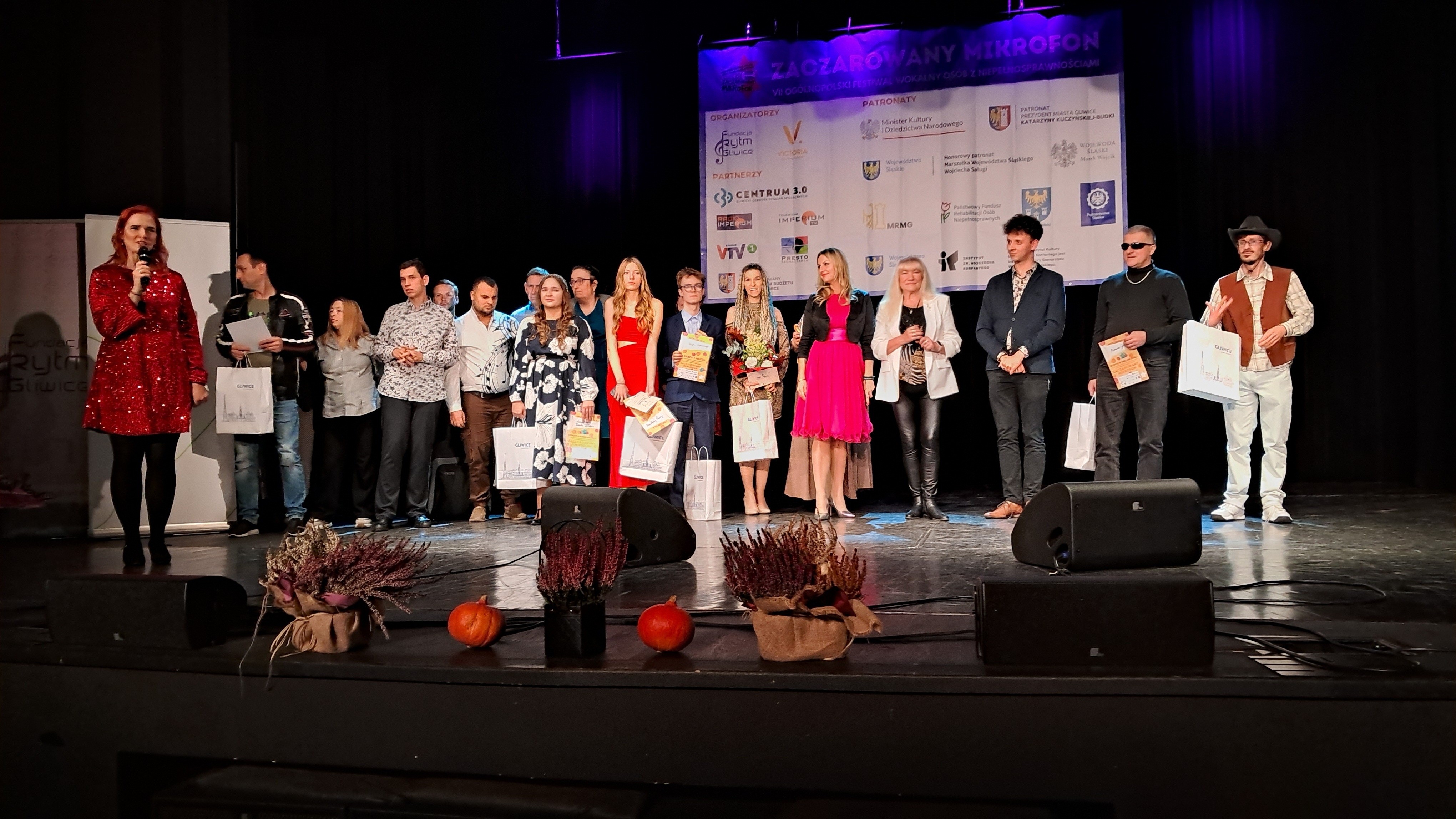 Gala finałowa, uczestnicy konkursu na scenie