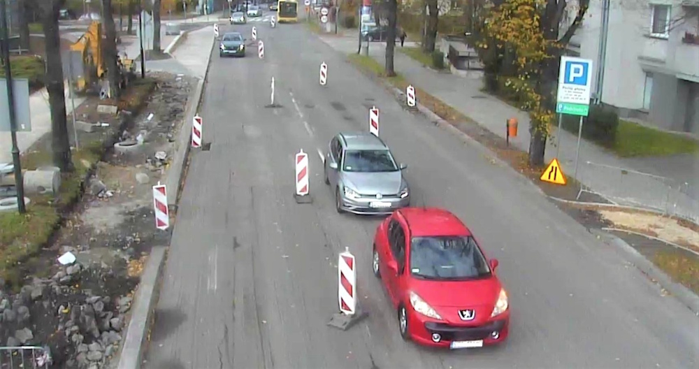 ruch uliczny, zdjęcie z monitoringu