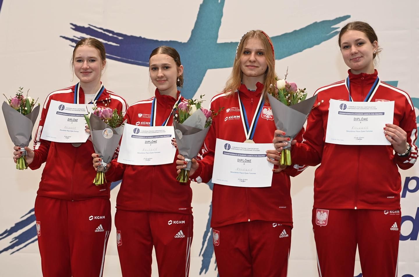 Drużyna gliwiczanek z medalami i dyplomami