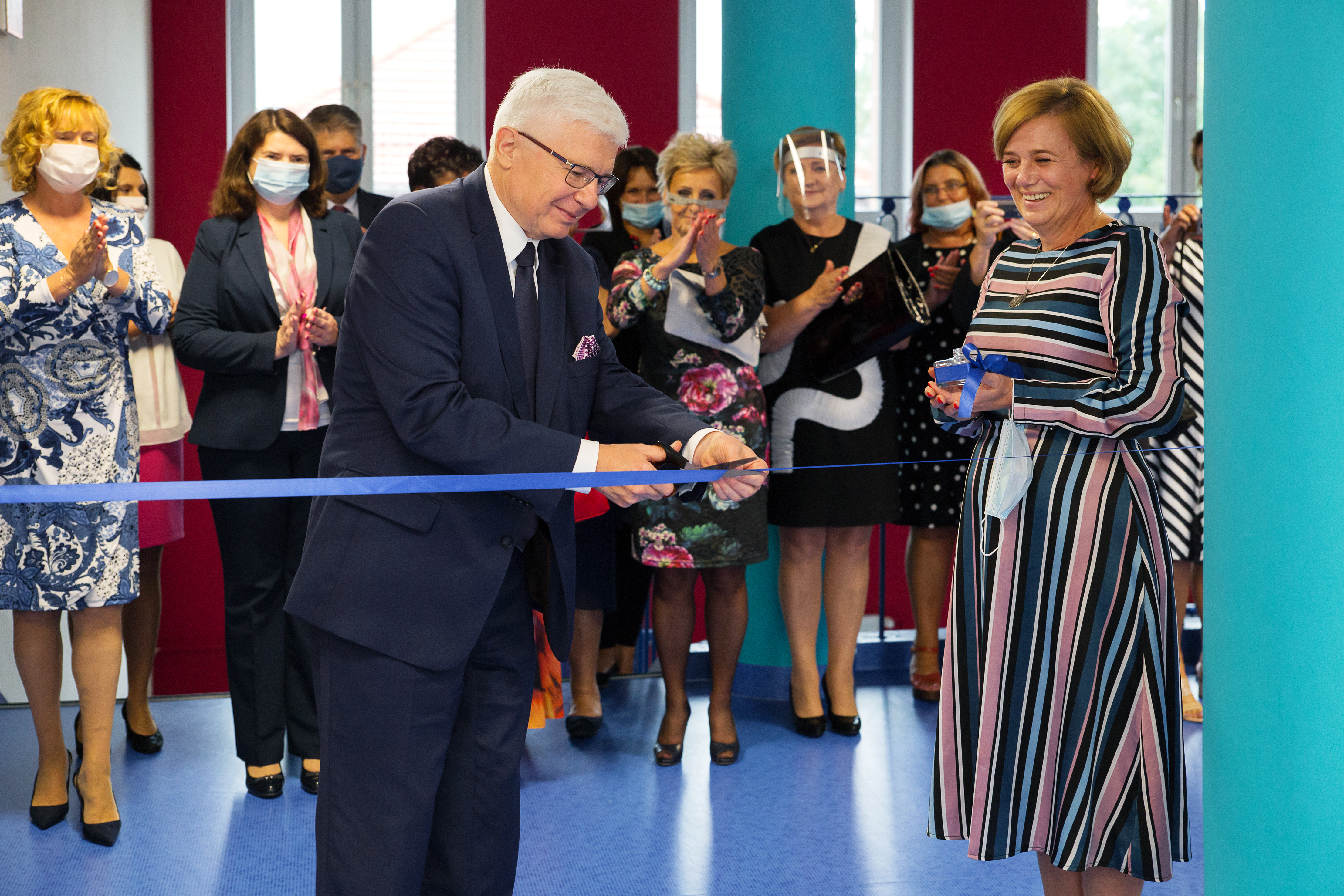 Przecięcie wstęgo PM i dyr. PPP