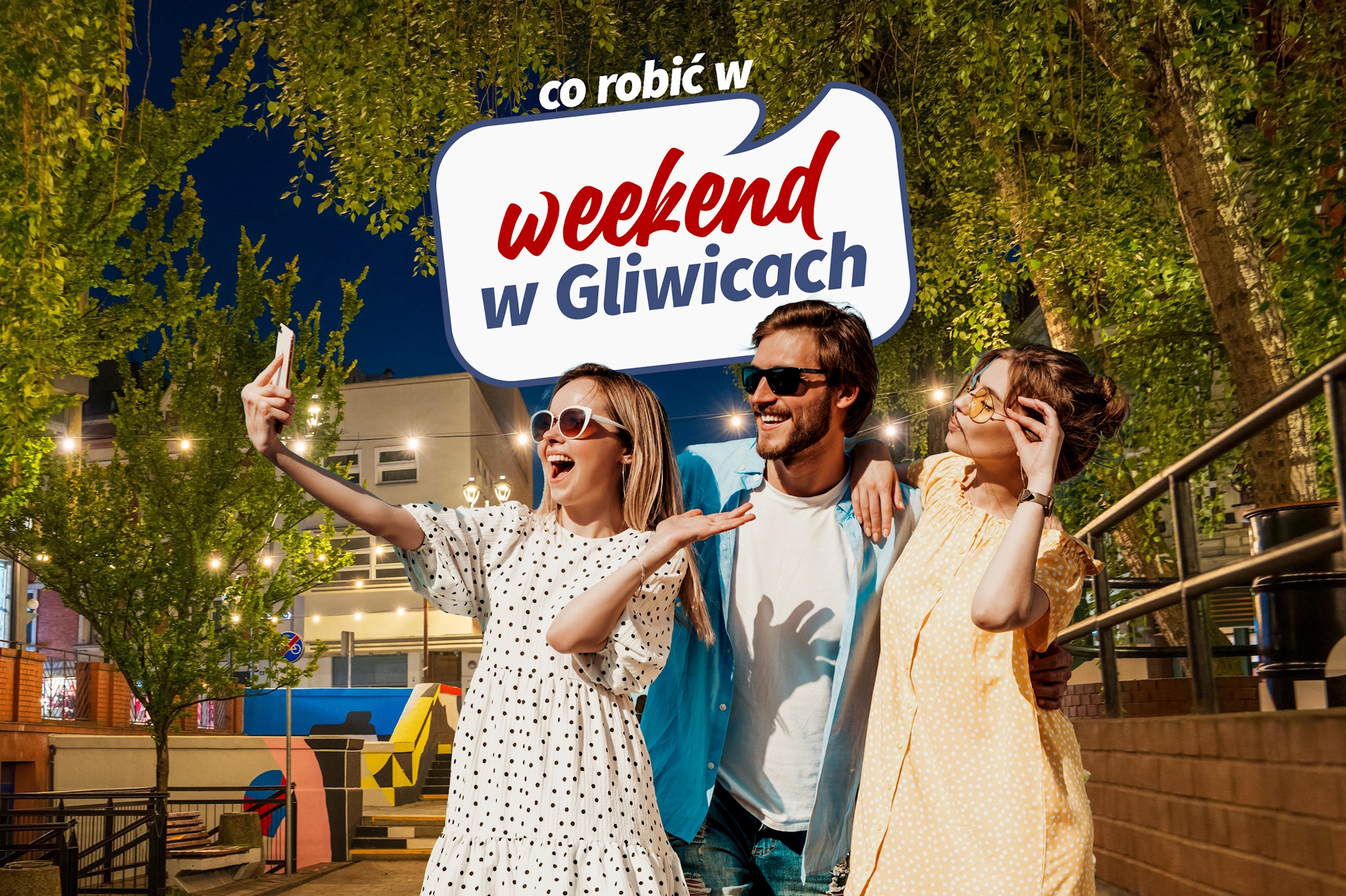 Troje ludzi w okularach przeciwsłonecznych robi sobie zdjęcie, nad nimi napis "Co robić w weekend w Gliwicach", w tle aleja Przyjaźni