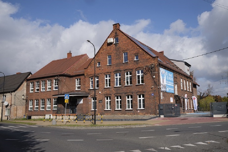 Dom Nadziei w Łabędach. Budynek
