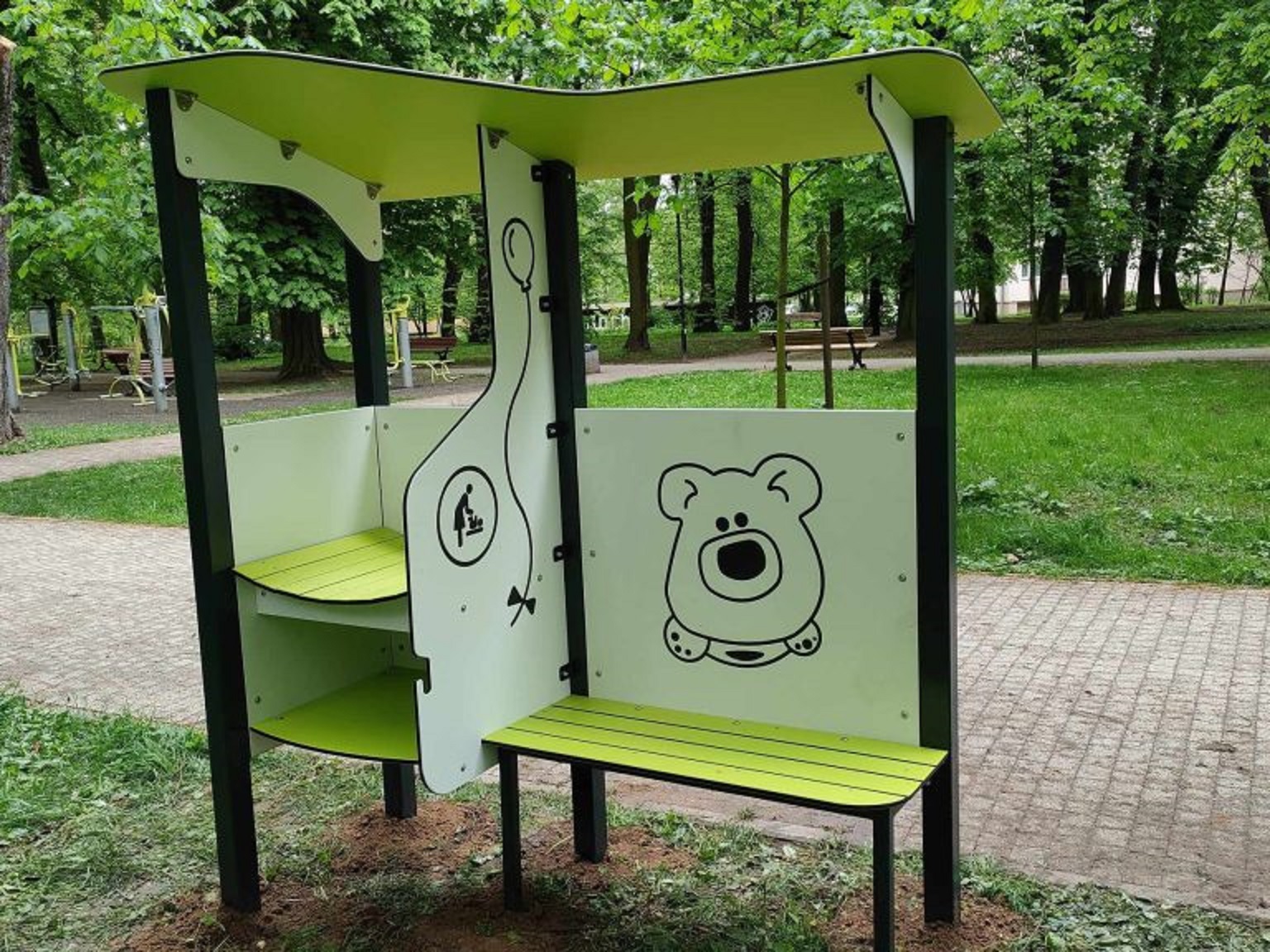 przewijak  w parku