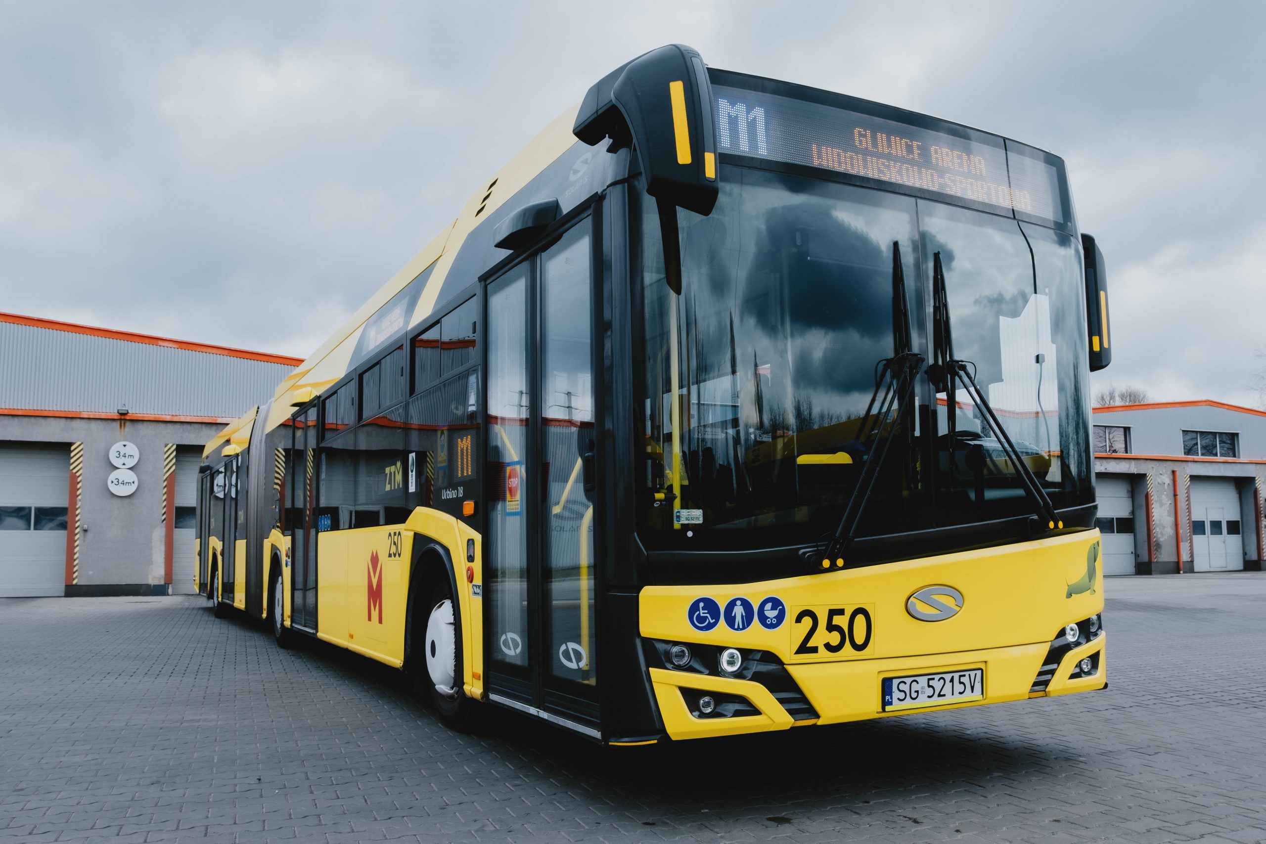autobus linii metropolitalnej M1