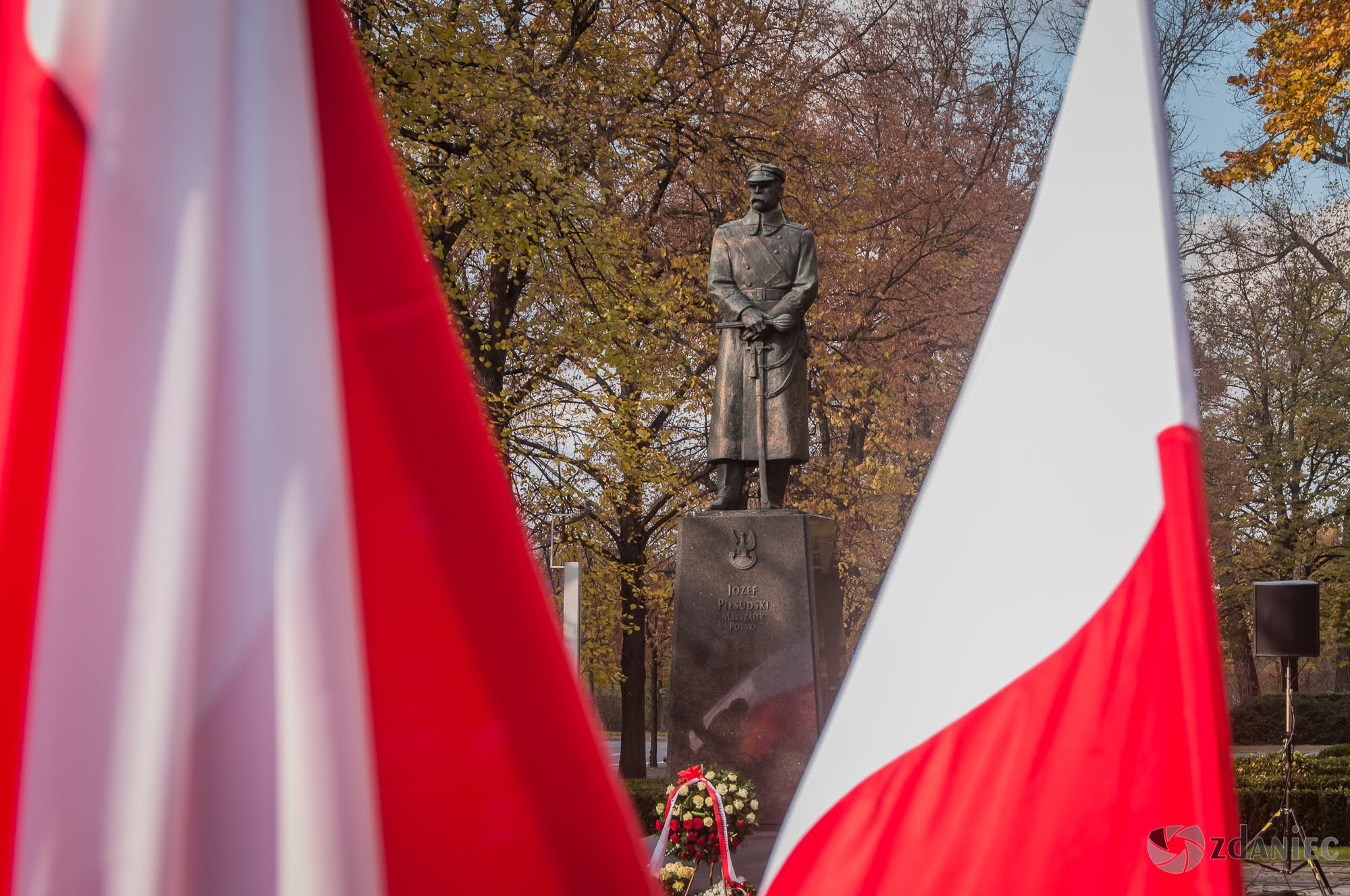 "Szkoła do hymnu"