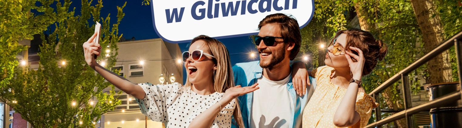 Mężczyzna i dwie kobiety w okularach przeciwsłonecznych robią sobie zdjęcie, nad nimi napis: Co robić w weekend w Gliwicach
